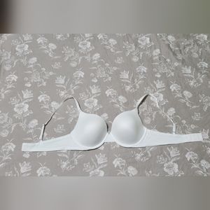 Gilly Hicks ~ Bare Comfort Lightly Lined Plunge Bra